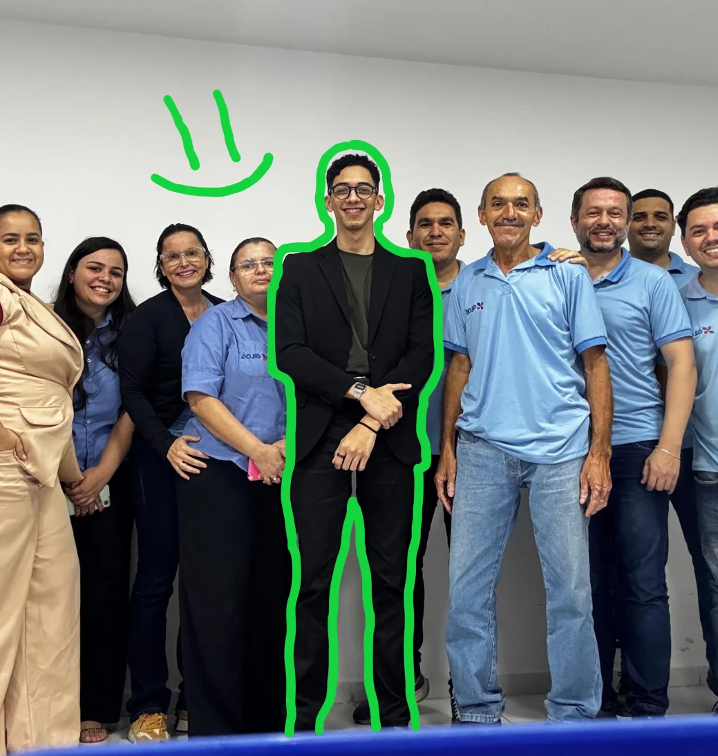 Alef Adnis com os funcionários da Gilog