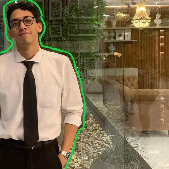 Alef Adnis dentro do restaurante La Suissa